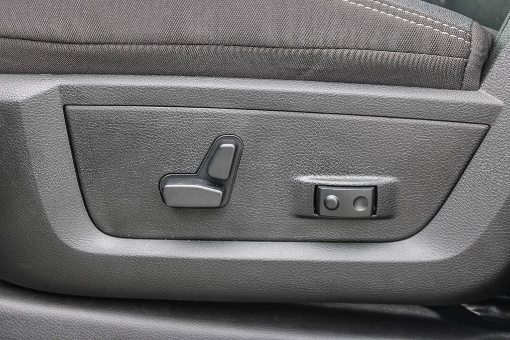 New 2026 RAM 3500 Big Horn AWD/4WD image 21