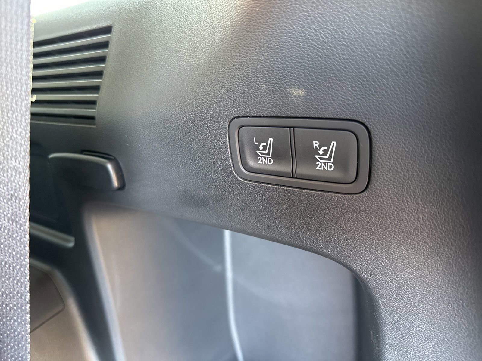 Used 2025 Hyundai Santa Fe SE image 29