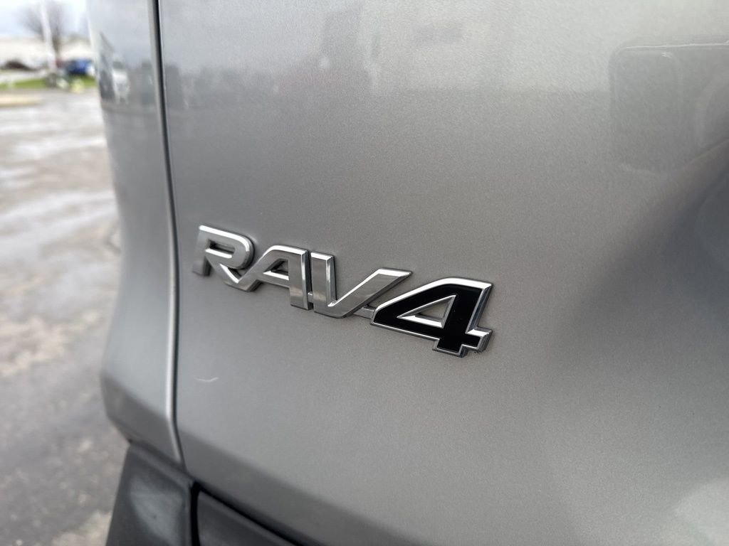 Used 2020 Toyota RAV4 XLE image 11