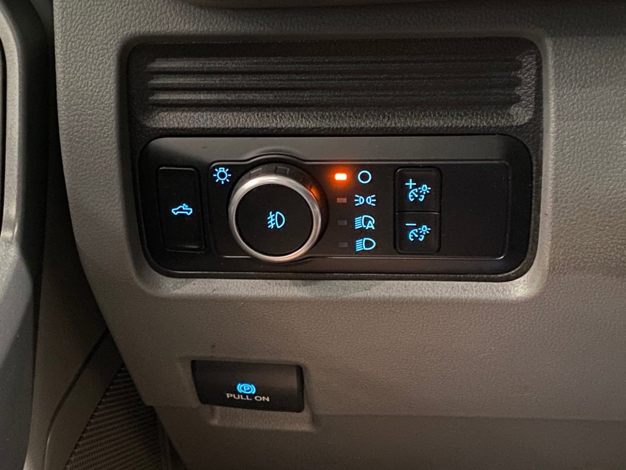 Used 2023 Ford F250 XLT w/ FX4 Off-Road Package image 12