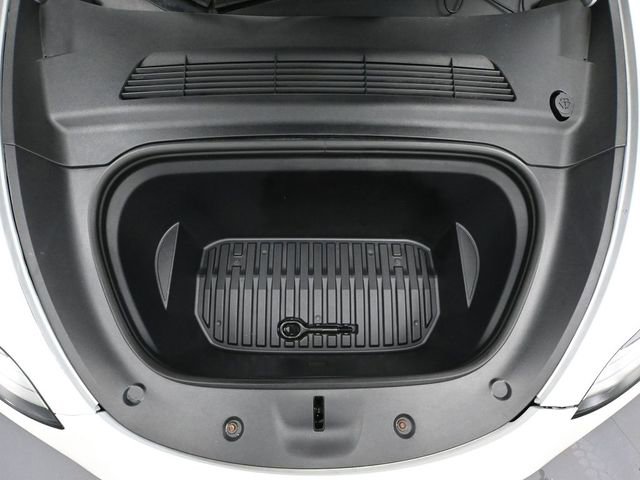 Used 2022 Tesla Model Y Long Range image 43