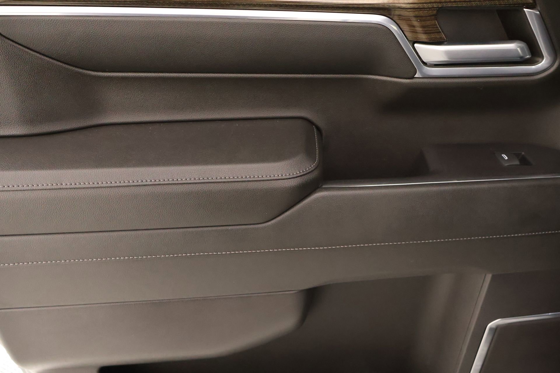 Used 2024 Chevrolet Silverado 1500 LT image 14