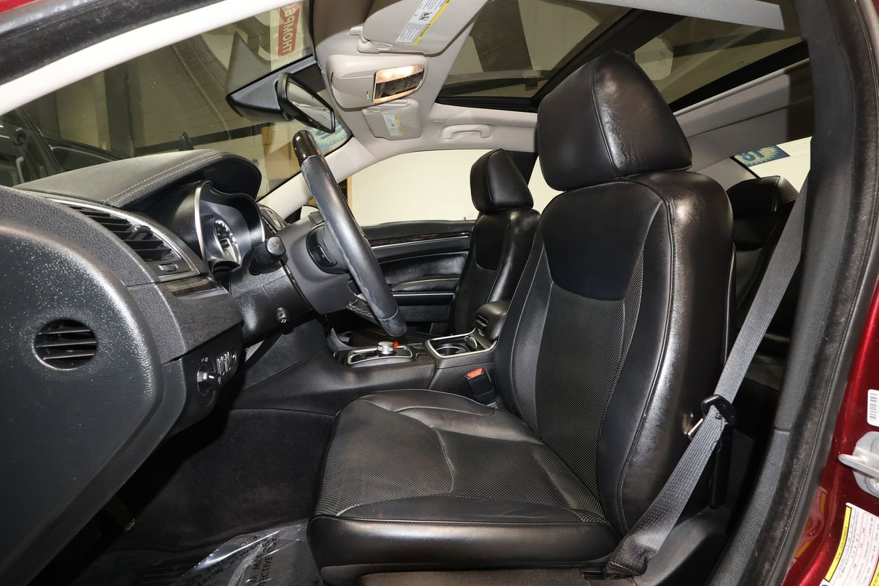 Used 2018 Chrysler 300 Limited w/ Safetytec Plus Group image 14