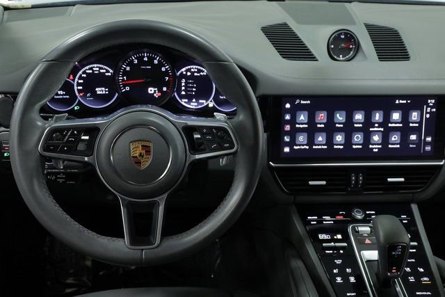 Used 2022 Porsche Cayenne Platinum Edition image 13