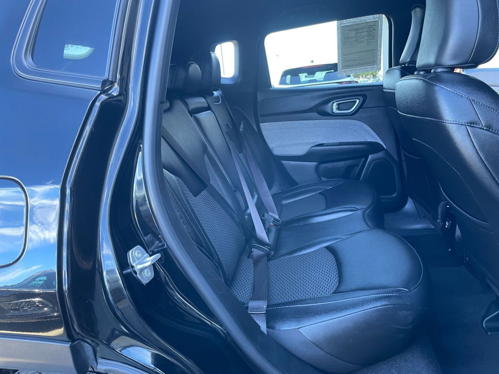 Used 2025 Jeep Compass Latitude image 39