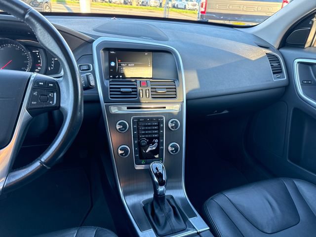 Used 2015 Volvo XC60 T5 image 22