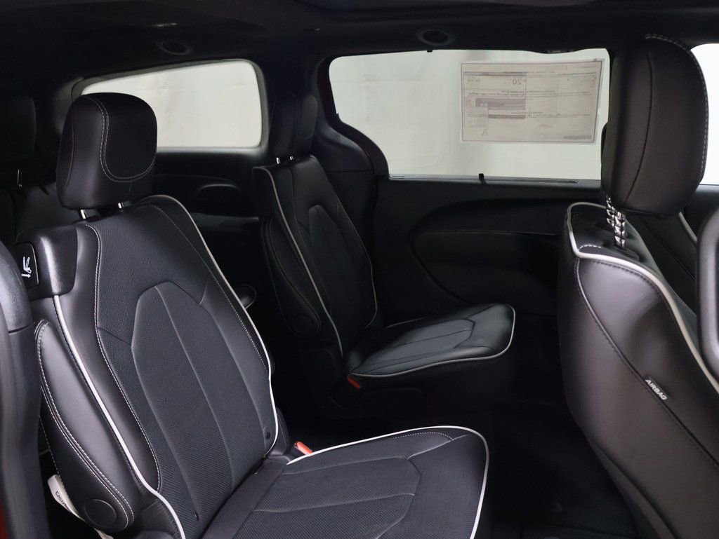 New 2026 Chrysler Pacifica Limited w/ S Appearance Package AWD/4WD image 18