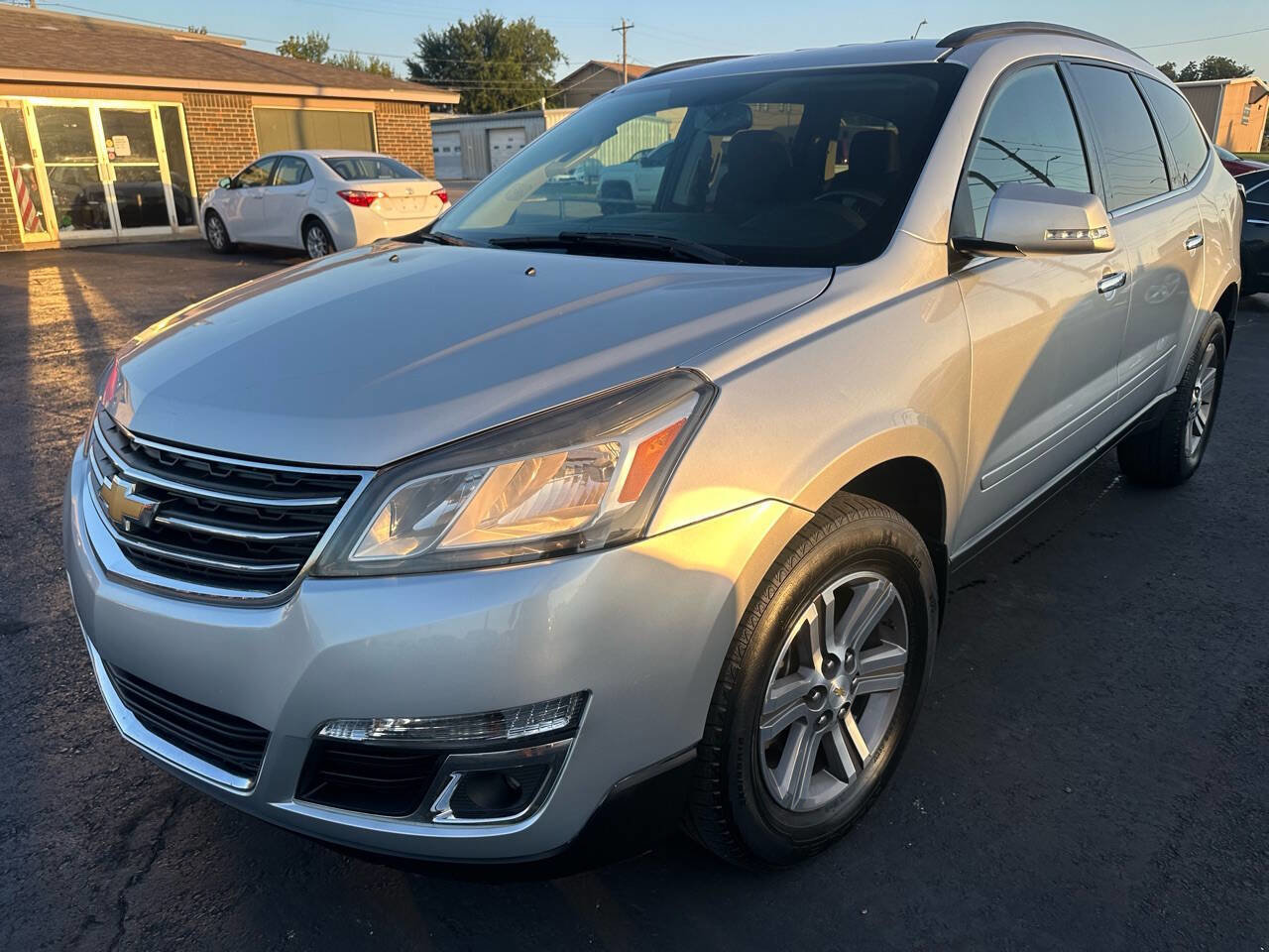 Used 2017 Chevrolet Traverse LT image 3