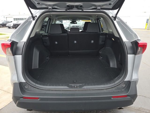 Used 2025 Toyota RAV4 XLE AWD/4WD image 24
