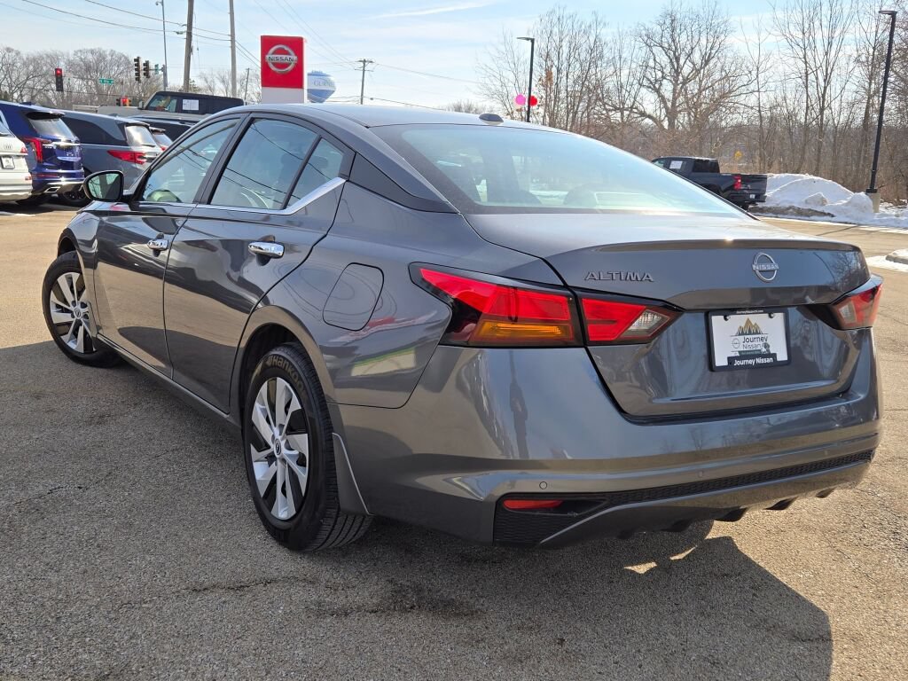Used 2025 Nissan Altima 2.5 S FWD image 12
