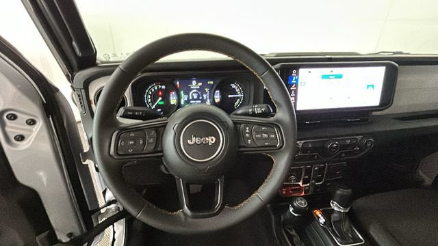 Used 2024 Jeep Wrangler Unlimited AWD/4WD image 13