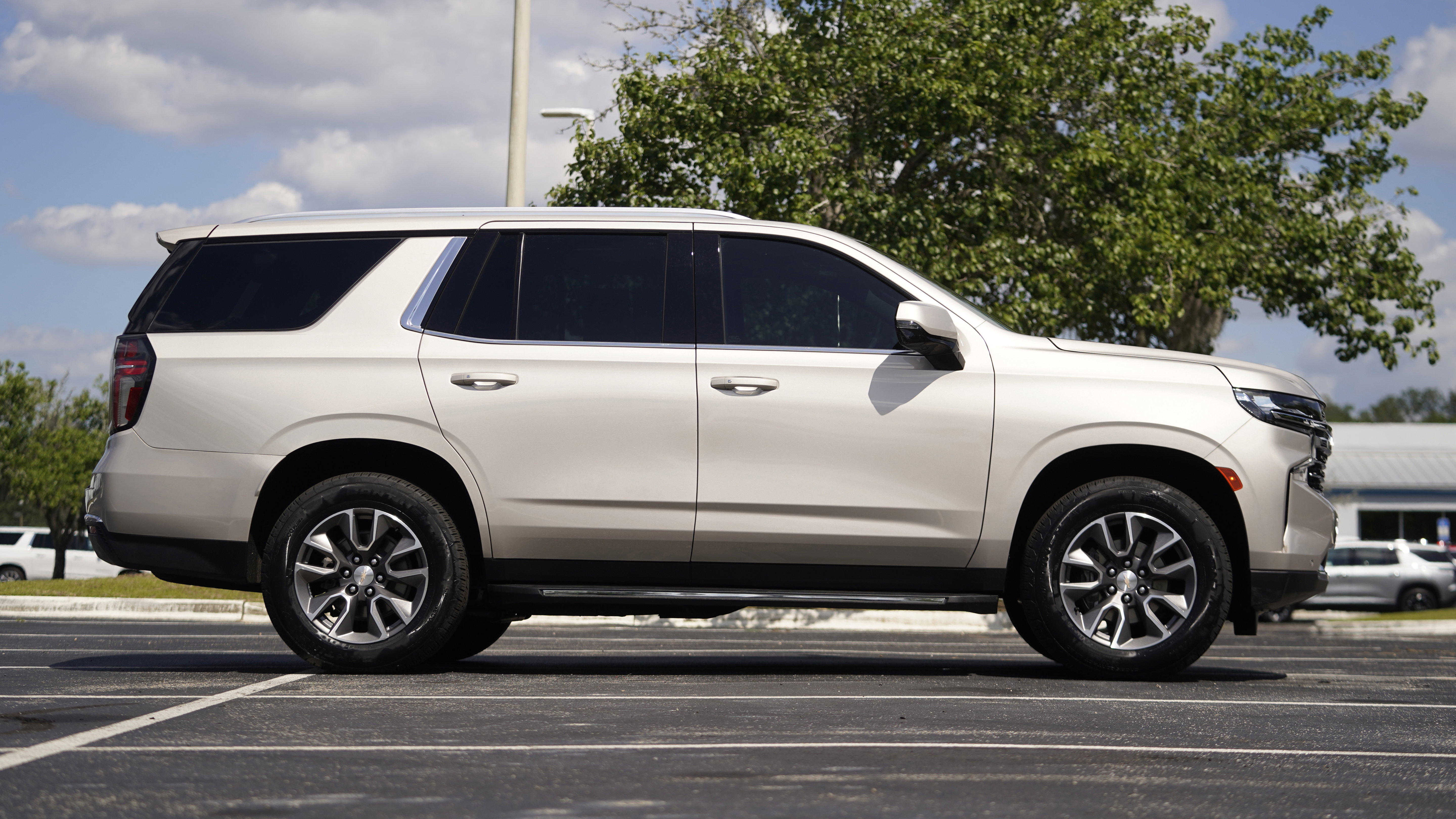 Used 2022 Chevrolet Tahoe LT w/ Luxury Package RWD image 7