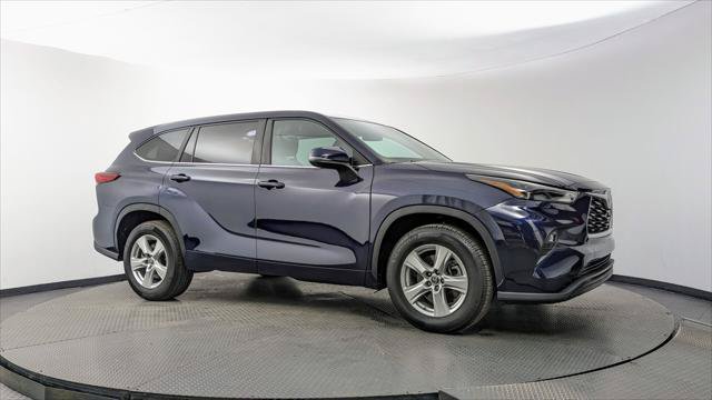 Used 2023 Toyota Highlander LE FWD image 11