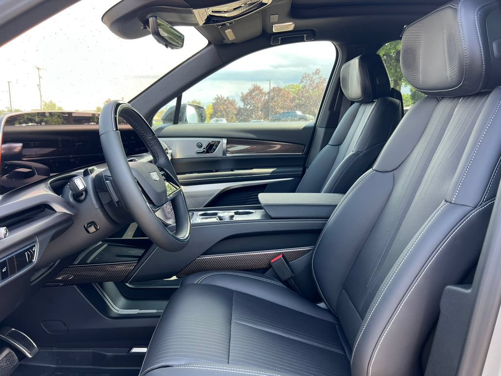 New 2027 Cadillac Vistiq Sport w/ LPO, Floor Liner Package AWD/4WD image 4