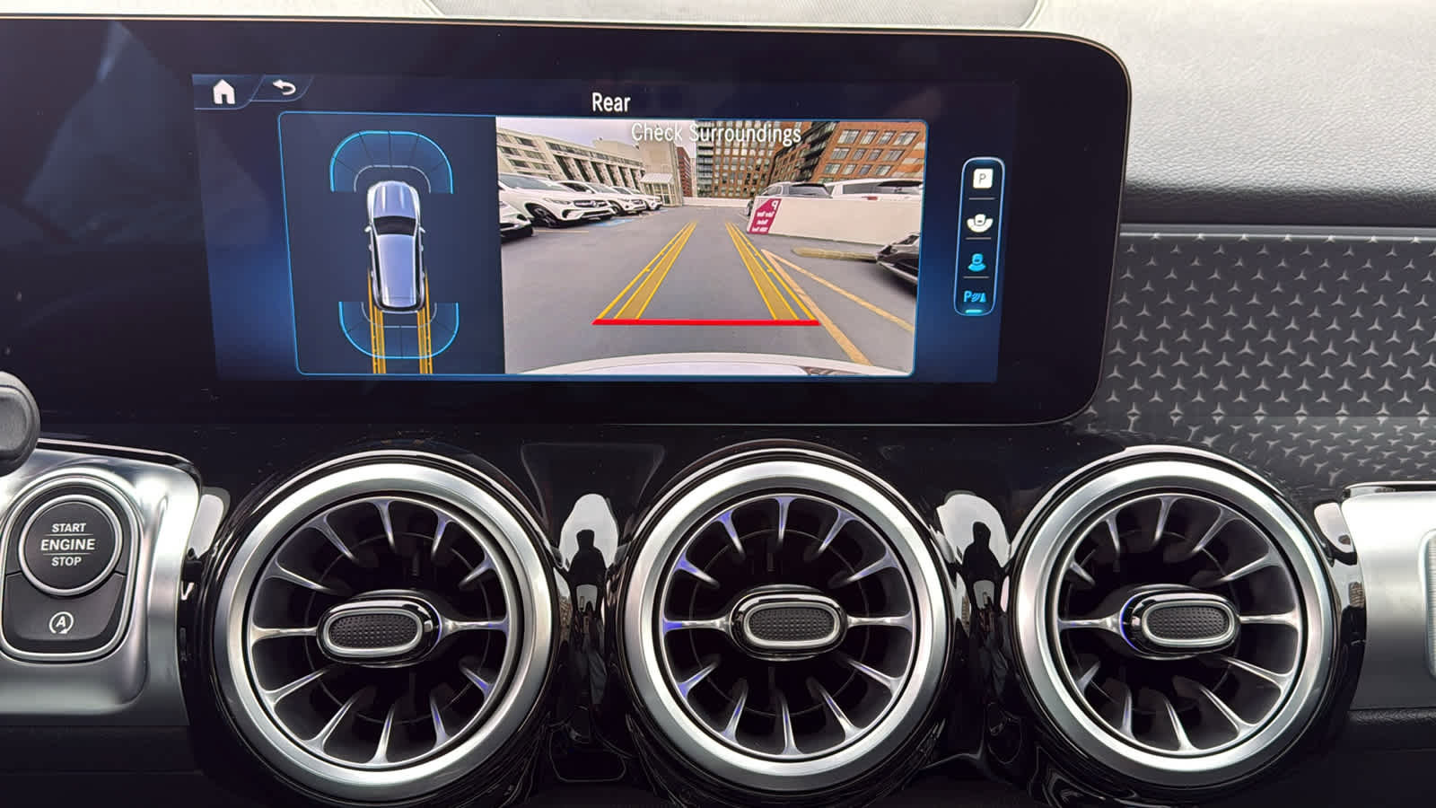 Used 2025 Mercedes-Benz GLB 250 4MATIC image 21