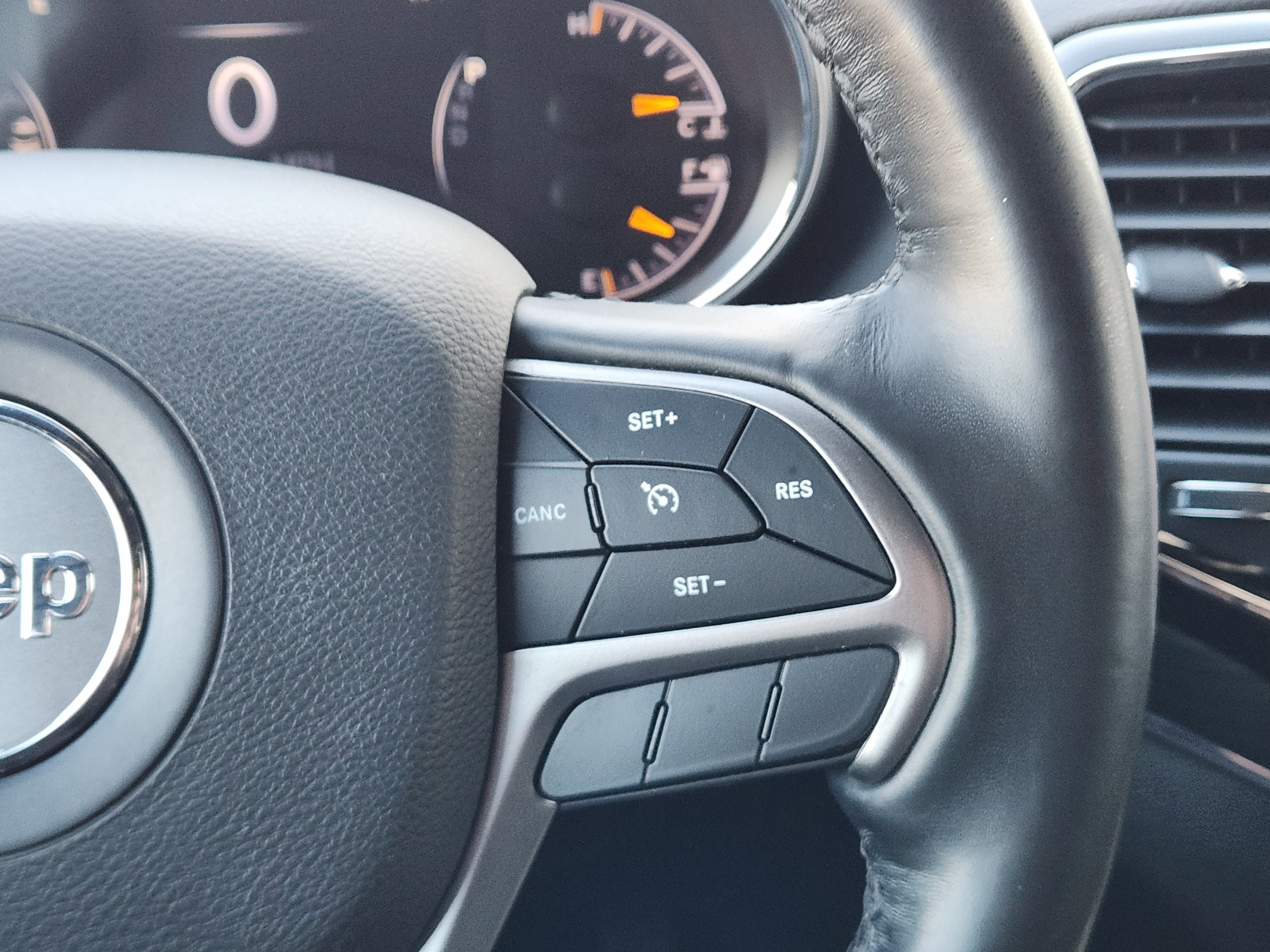 Used 2020 Jeep Grand Cherokee Limited image 31