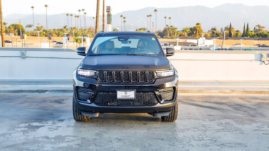 New 2025 Jeep Grand Cherokee Altitude image 30