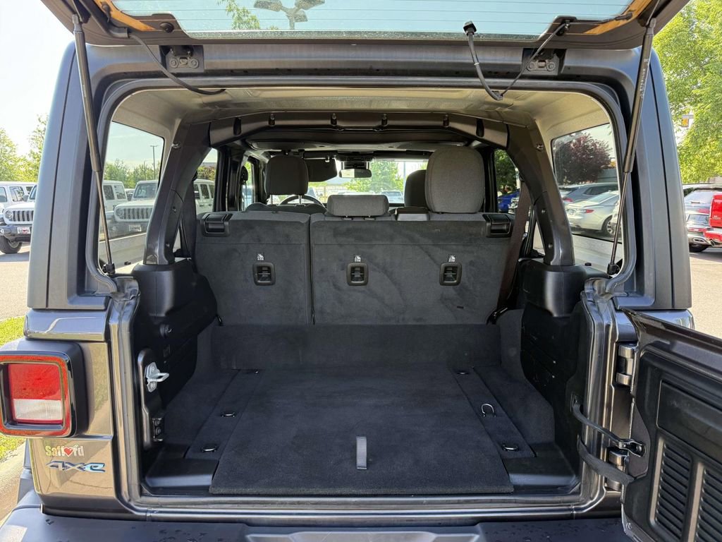 Used 2024 Jeep Wrangler Unlimited AWD/4WD image 33