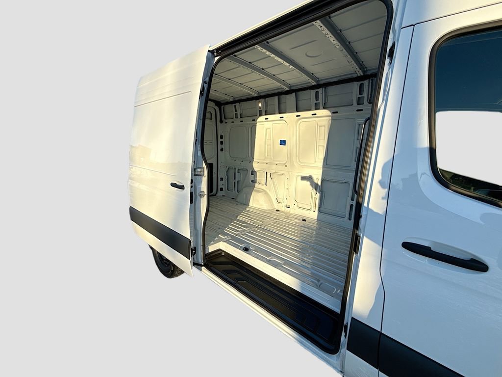 Used 2025 Mercedes-Benz Sprinter 2500 image 24