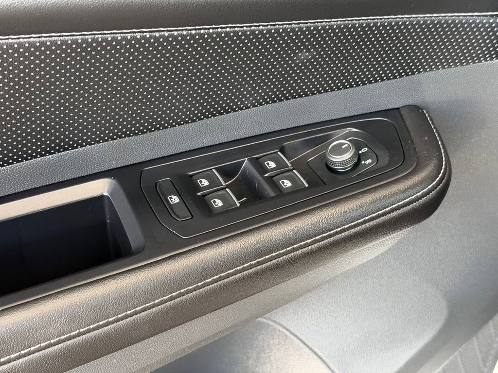 Used 2024 Volkswagen Atlas Cross Sport SE image 22