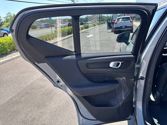 Used 2025 Volvo XC40 B5 Core AWD/4WD image 16
