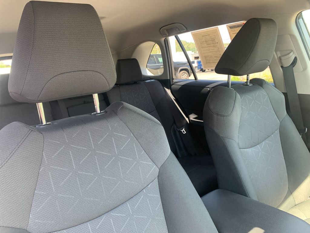 Used 2025 Toyota RAV4 XLE AWD/4WD image 19