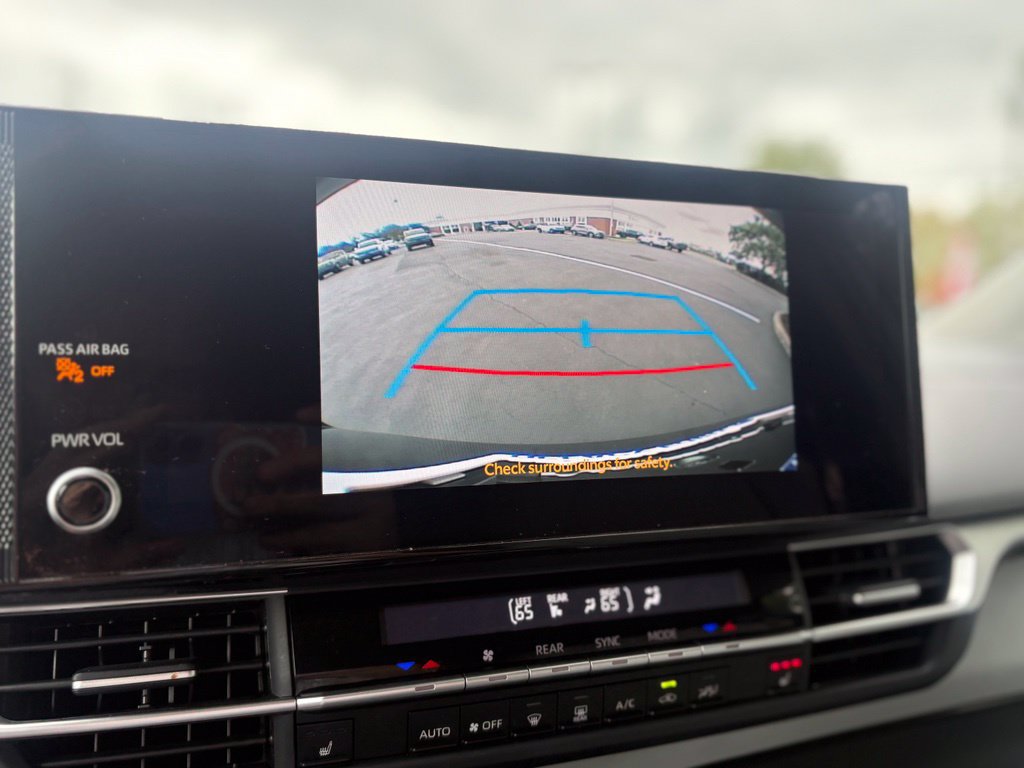 Used 2026 Toyota Sienna XLE FWD image 53
