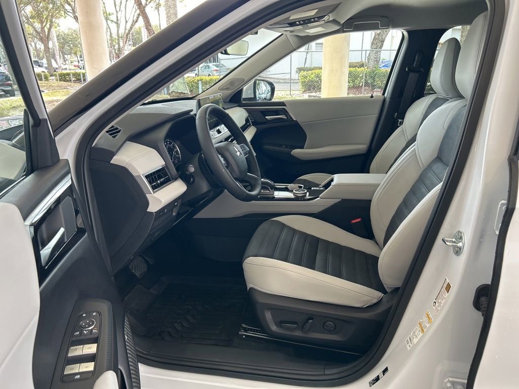 New 2026 Mitsubishi Outlander SE image 5