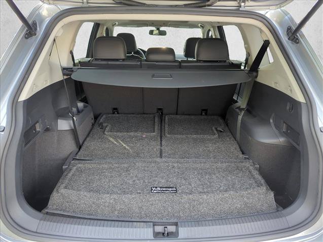 Used 2021 Volkswagen Tiguan SE w/ Panoramic Sunroof Package FWD image 7