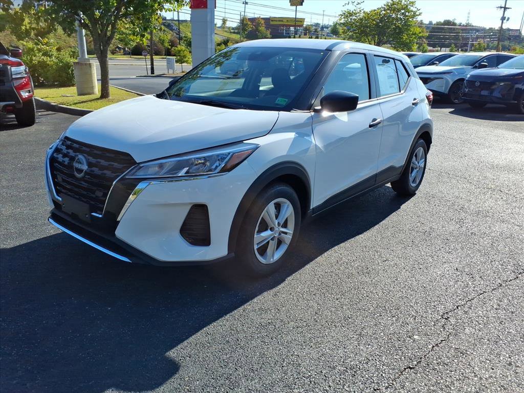 New 2025 Nissan Kicks Play S FWD image 10