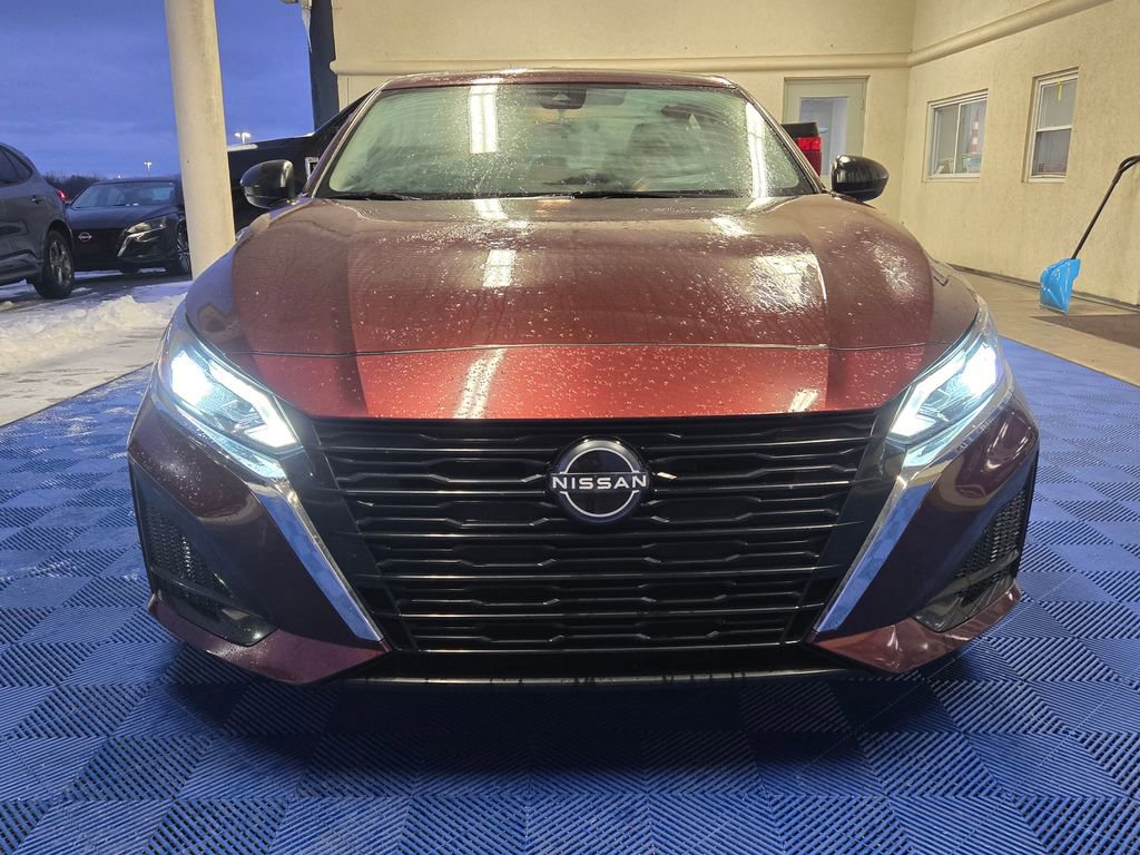 Used 2024 Nissan Altima 2.5 SV image 2