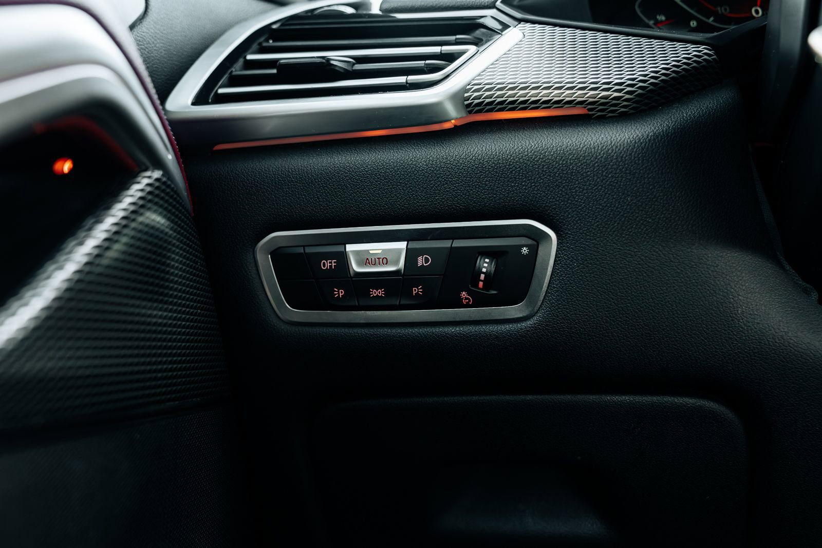 Used 2022 BMW X6 xDrive40i w/ M Sport Package image 29