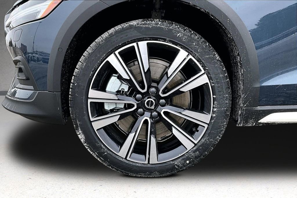 New 2026 Volvo V60 B5 Cross Country Ultra w/ Protection Package Premier image 13