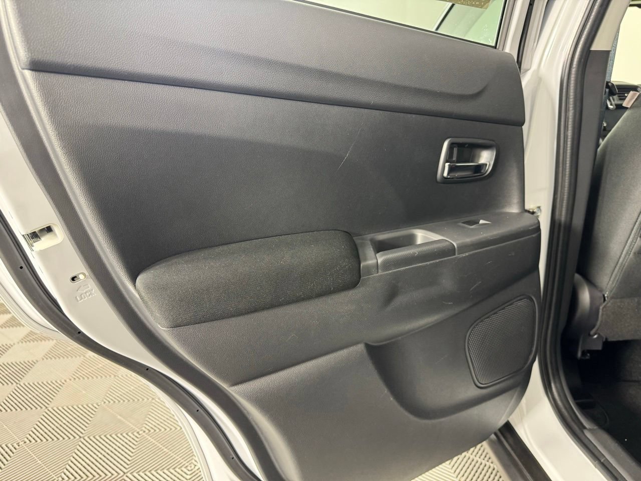 Used 2023 Mitsubishi Outlander Sport ES AWD/4WD image 27