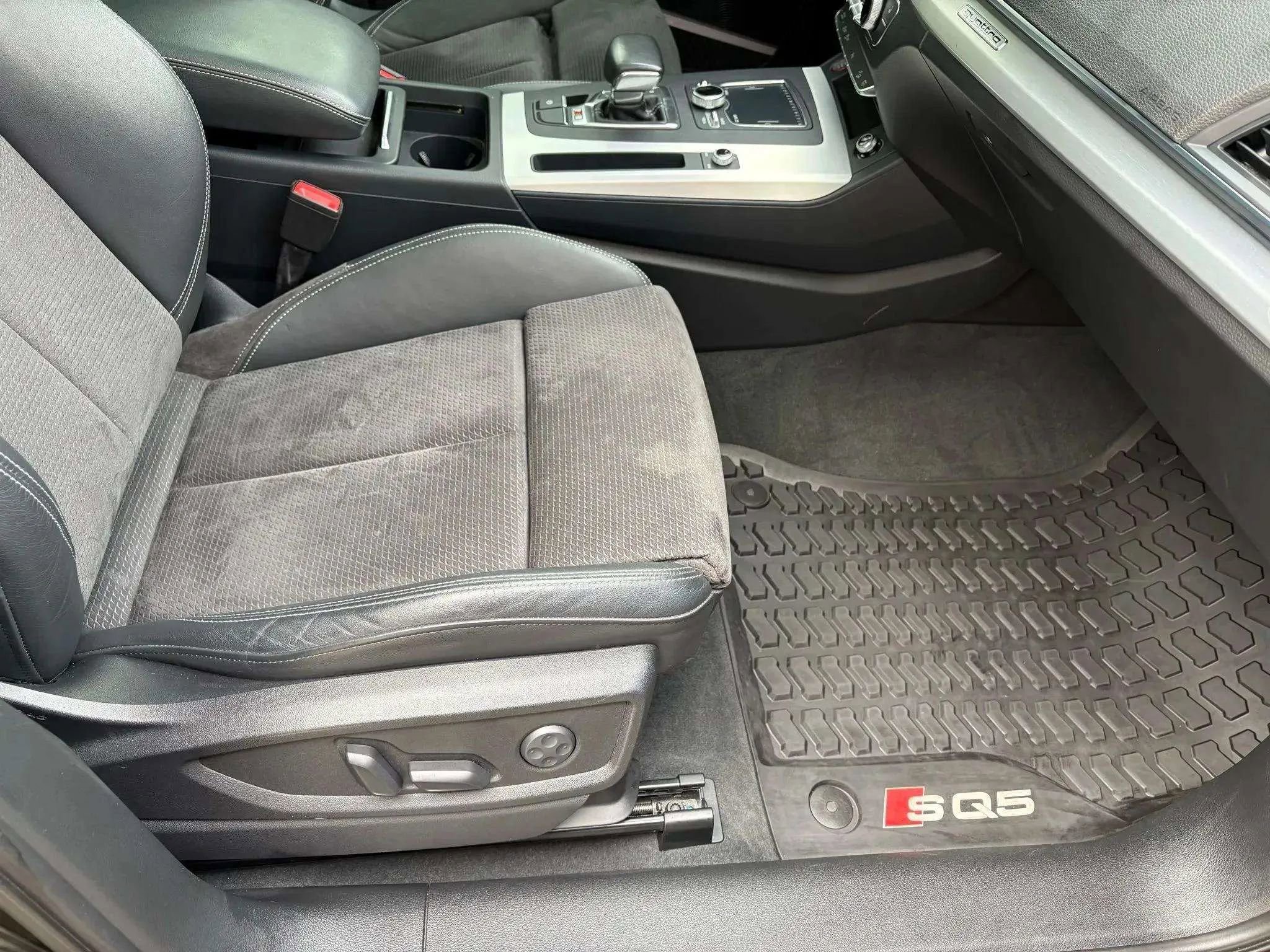 Used 2018 Audi SQ5 Premium Plus w/ Navigation Package image 9