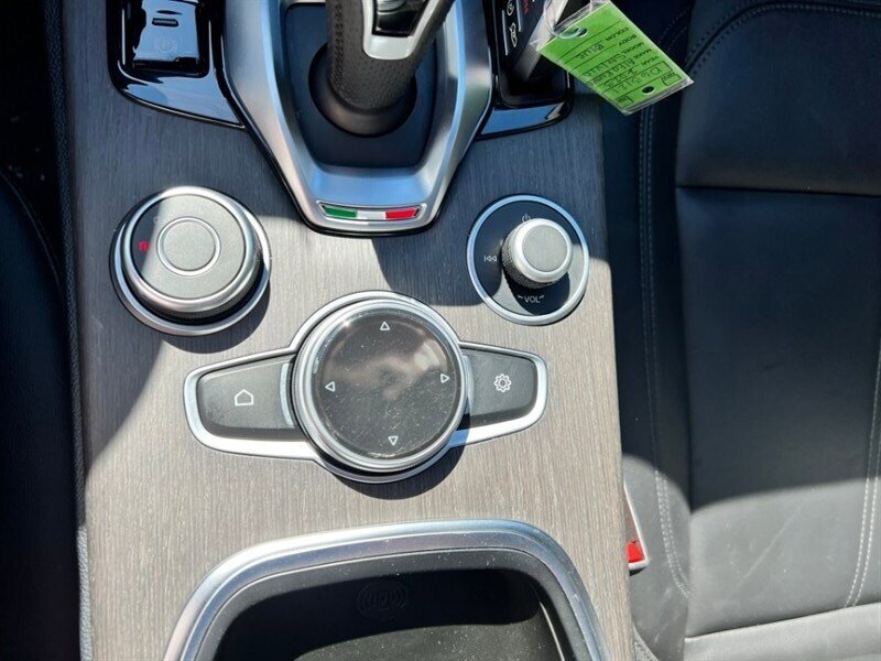 Used 2023 Alfa Romeo Stelvio Ti image 38
