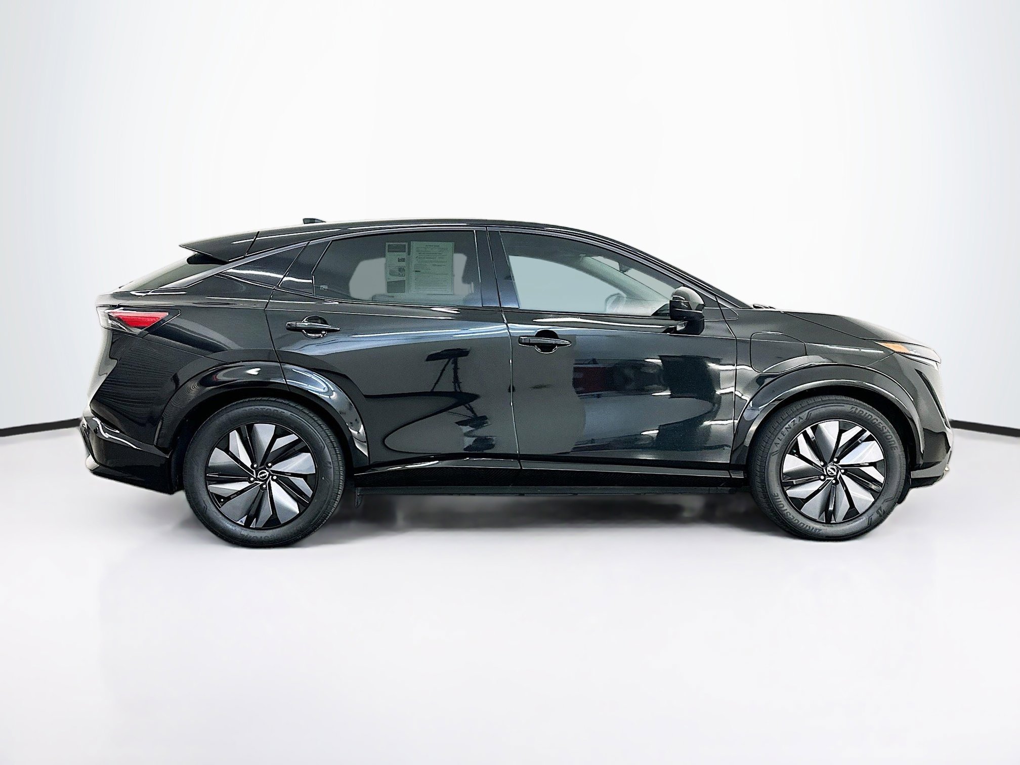 Used 2023 Nissan Ariya AWD image 10