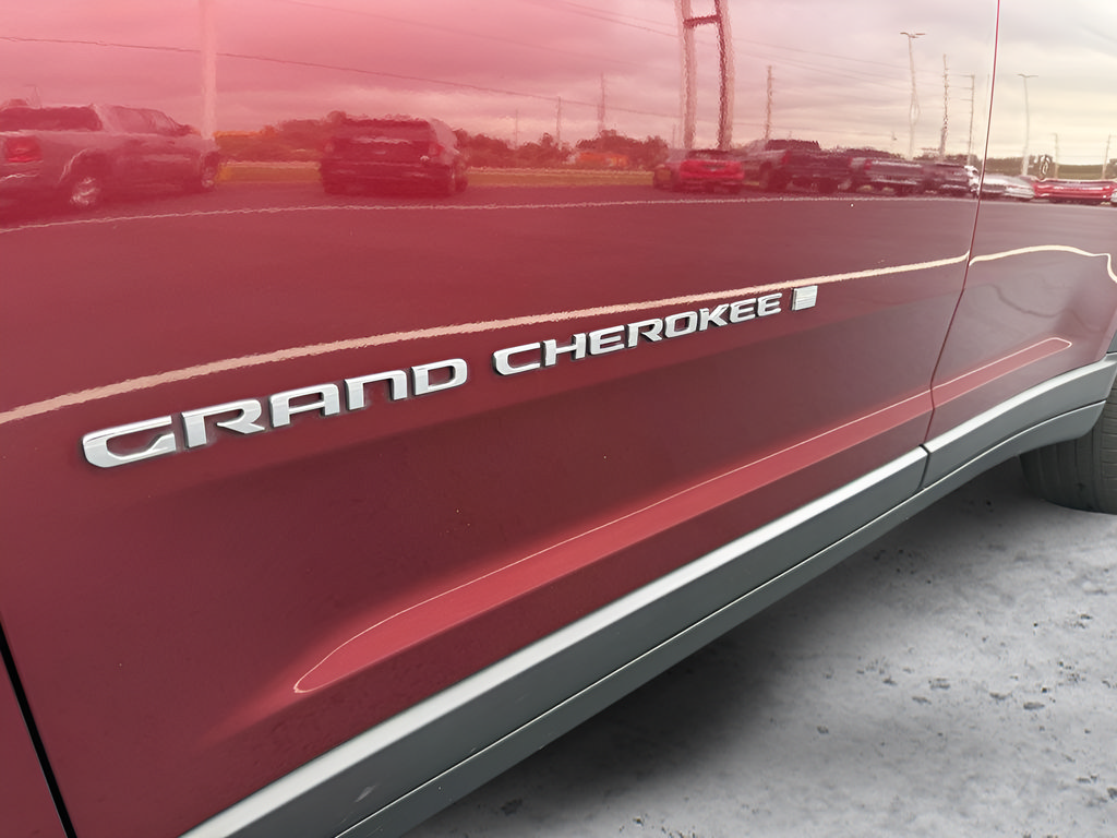 Used 2023 Jeep Grand Cherokee L Laredo w/ Luxury Tech Group I AWD/4WD image 30