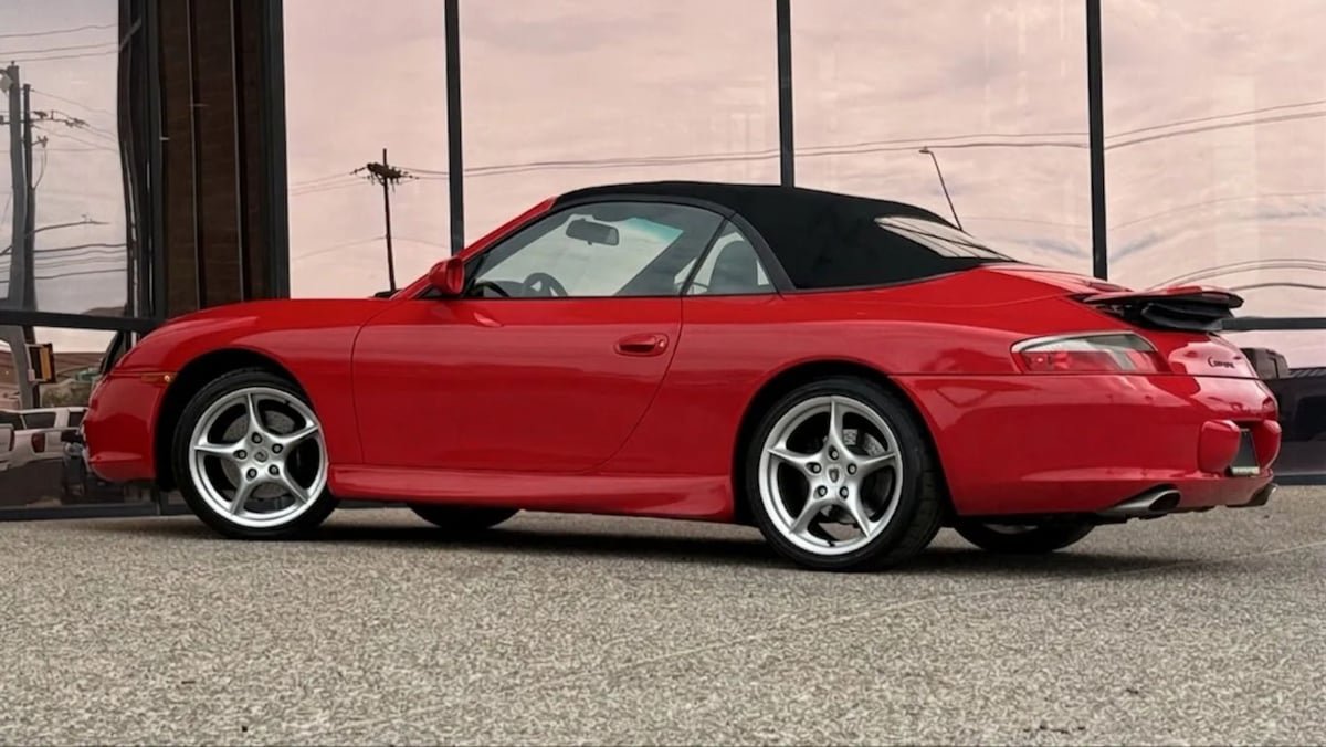 Used 2002 Porsche 911 Carrera 4 AWD/4WD image 11