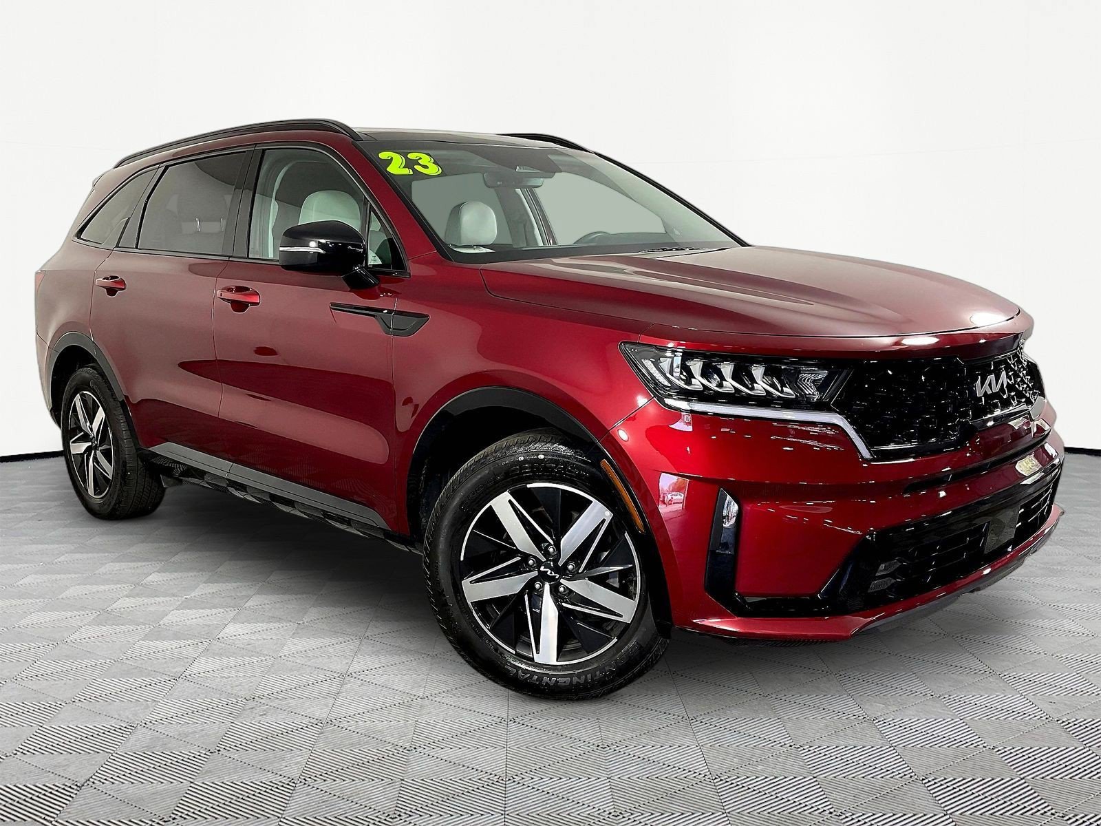 Used 2023 Kia Sorento EX w/ Panoramic Sunroof Package FWD image 3