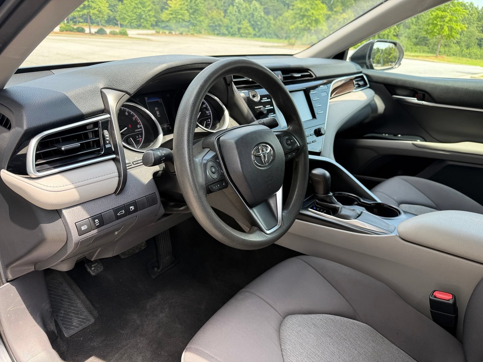 Used 2018 Toyota Camry LE FWD image 22