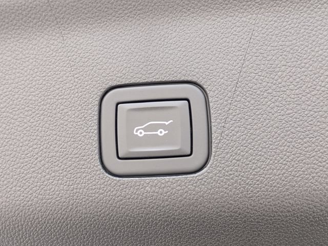 Used 2023 GMC Yukon Denali Ultimate AWD/4WD image 16
