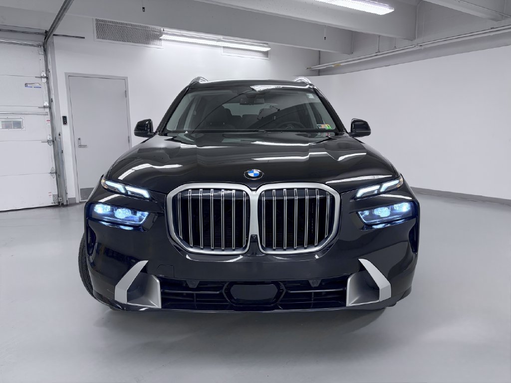 Used 2023 BMW X7 xDrive40i w/ Premium Package AWD/4WD image 3