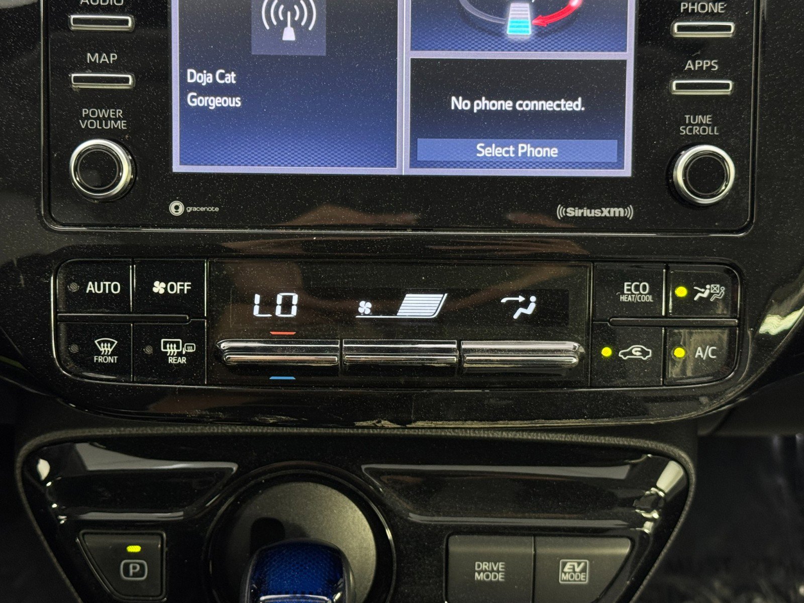 Used 2022 Toyota Prius XLE w/ Premium Convenience Package image 27