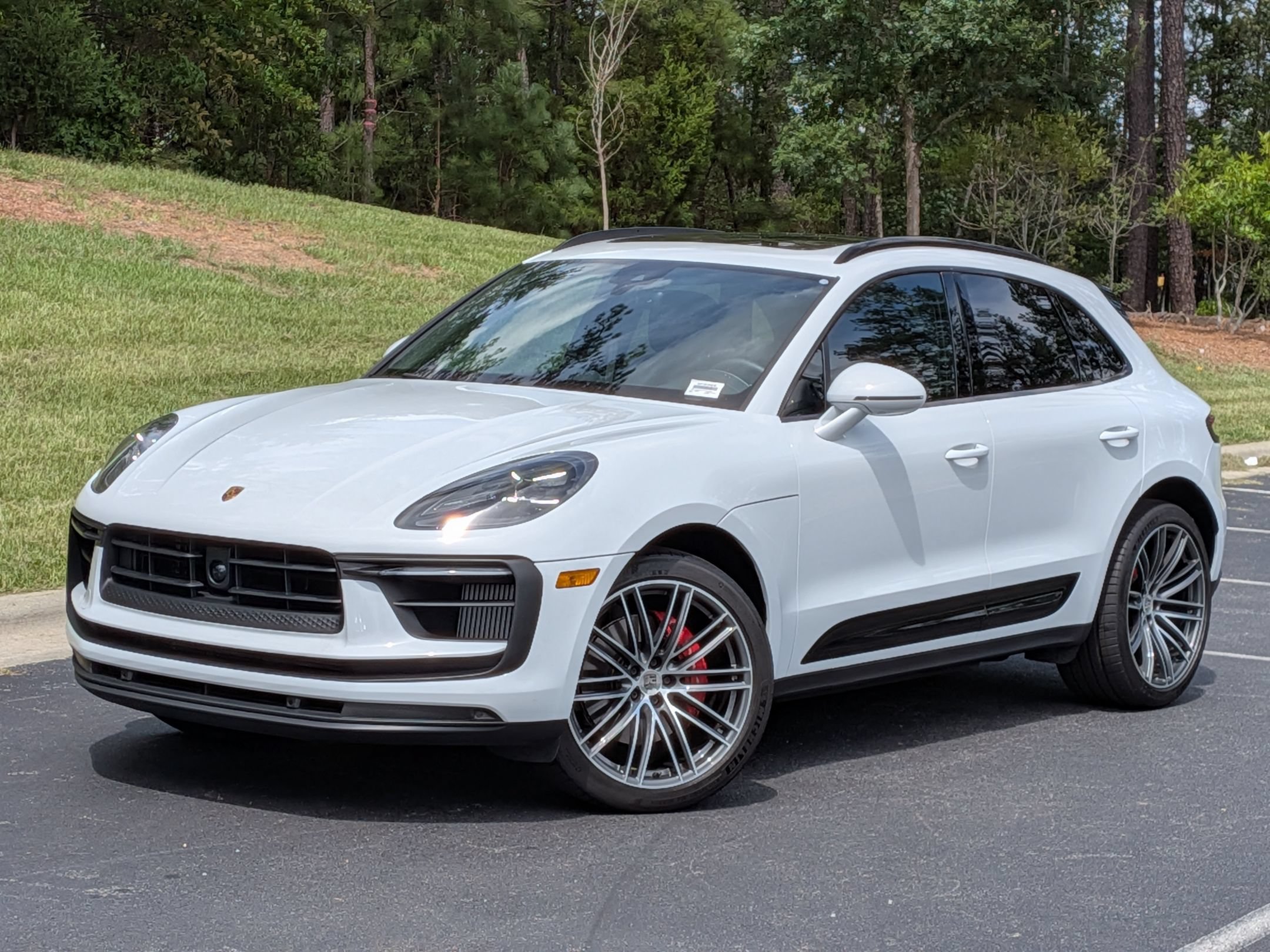 Certified 2025 Porsche Macan S AWD/4WD image 1