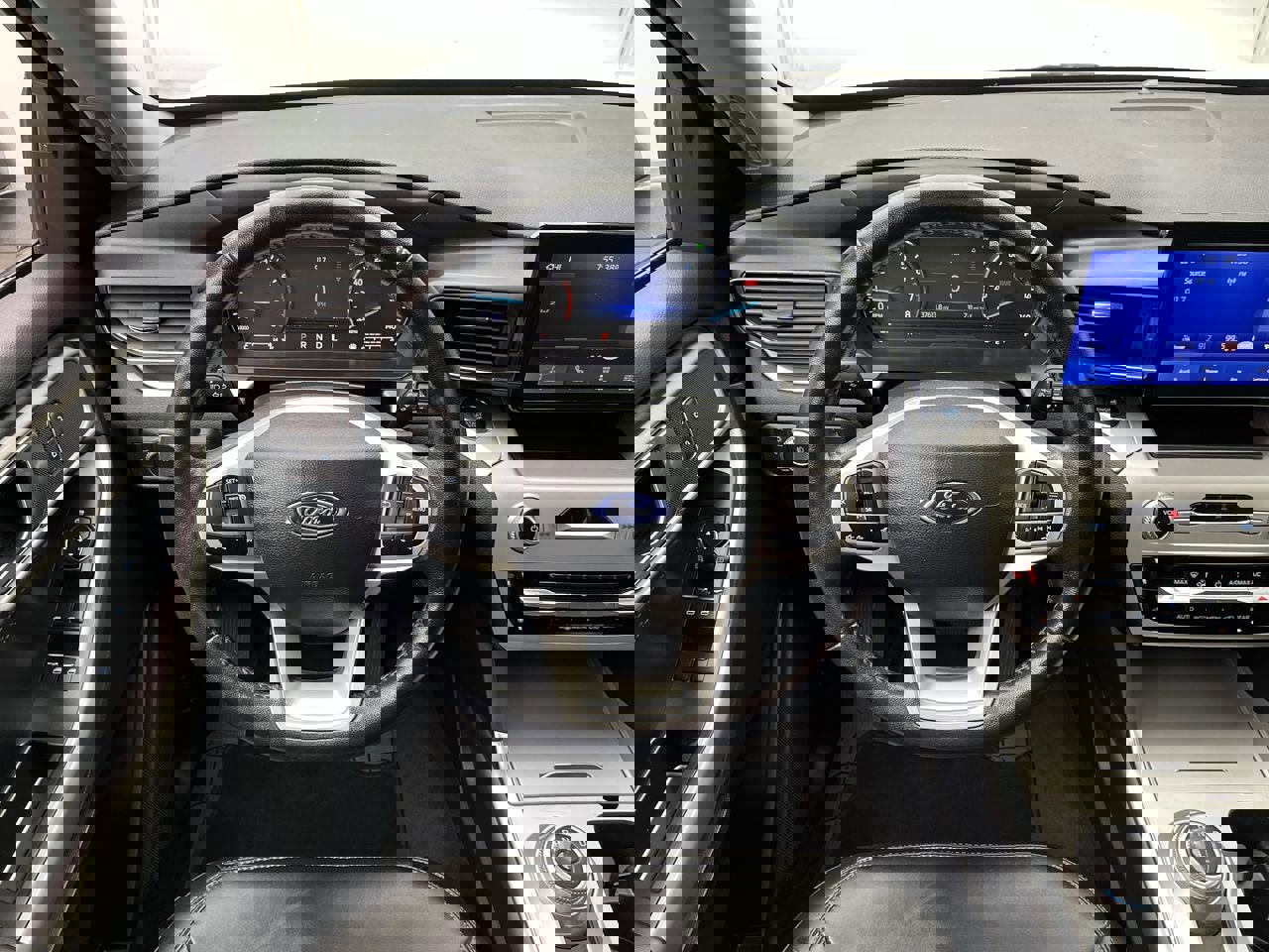 Used 2022 Ford Explorer XLT w/ Equipment Group 202A image 16