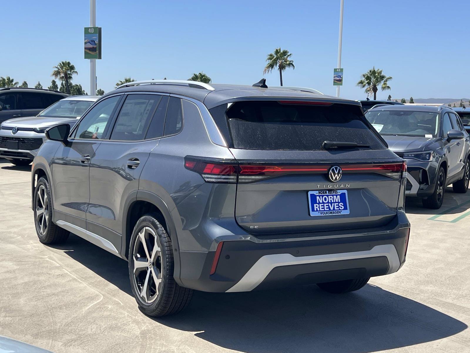New 2026 Volkswagen Tiguan SE FWD image 3