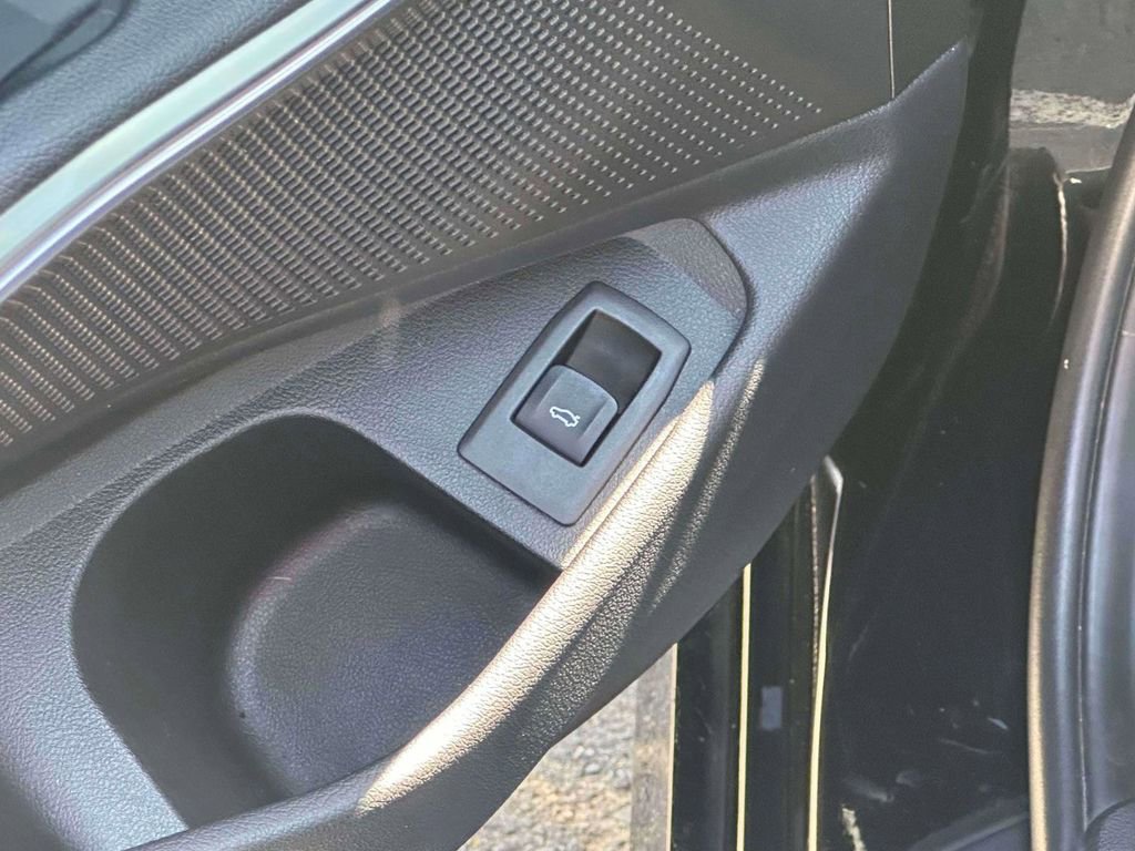 Used 2020 BMW 330i xDrive Sedan w/ Convenience Package AWD/4WD image 17