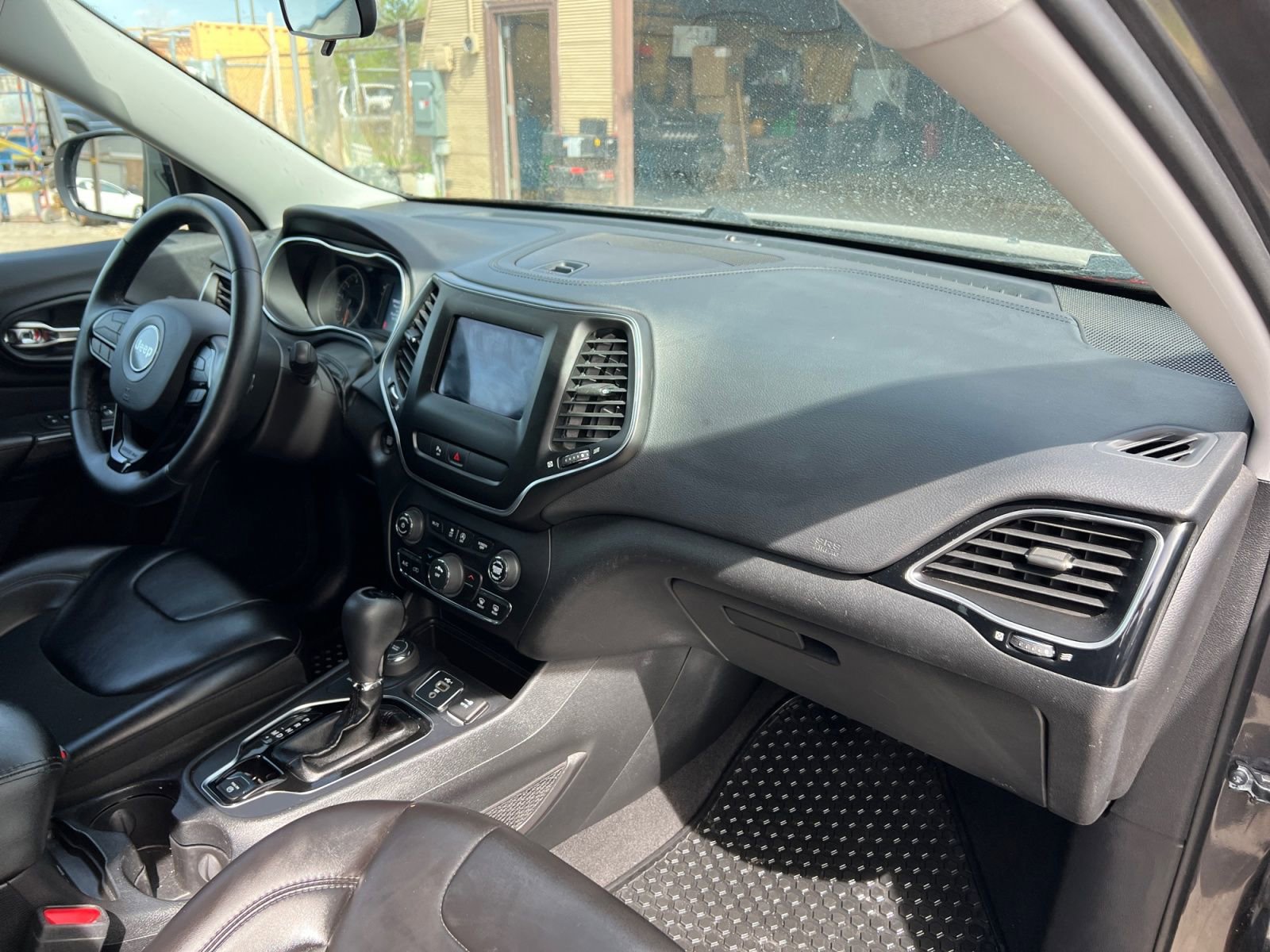 Used 2019 Jeep Cherokee Latitude Plus image 16