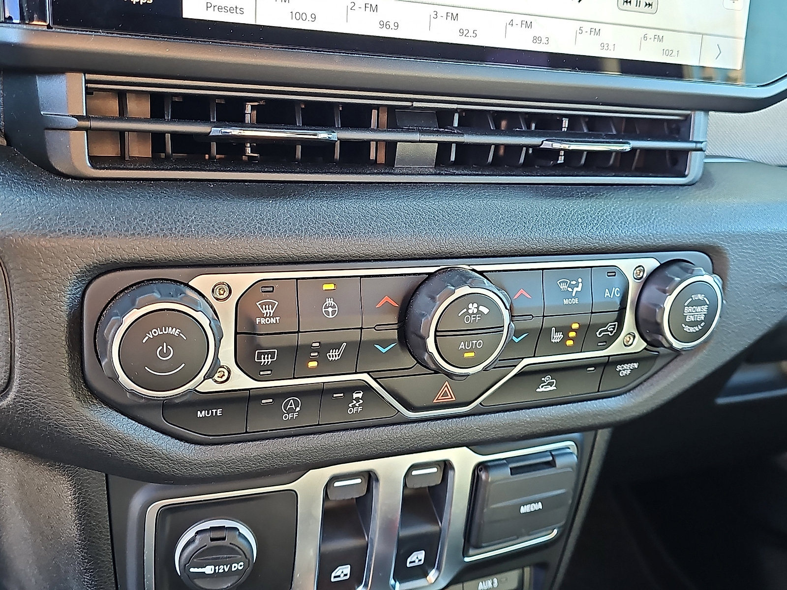 Used 2024 Jeep Wrangler Willys image 15